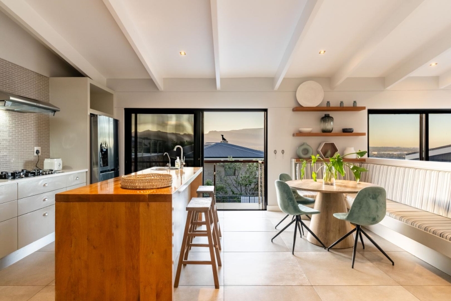 4 Bedroom Property for Sale in Stonehurst Mountain Estate Western Cape